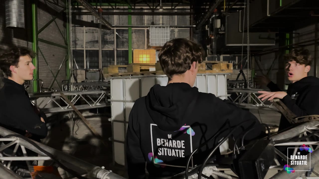 De crew tijdens de opbouw van het eerste Fooienpotfeest